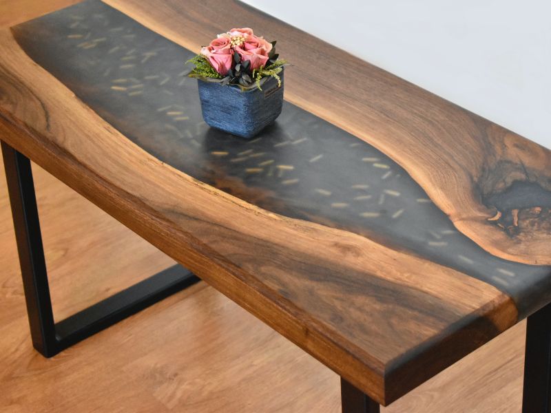 Mesa de madera hecha a mano